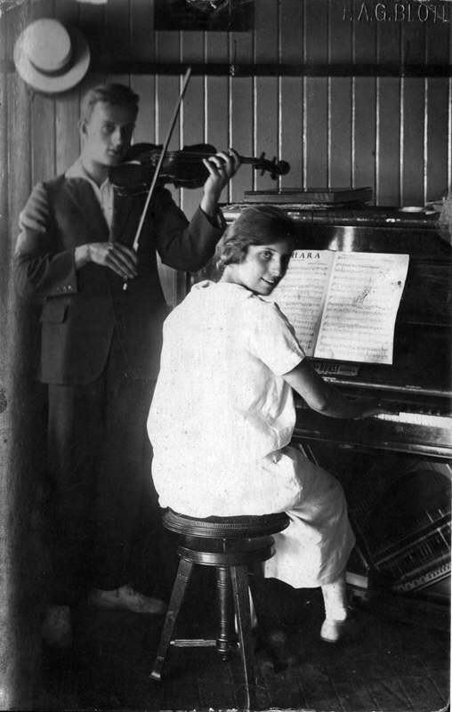 1927__abt__Siep_and_Zus_the_musicians__Het_eerste_Strijkje_C