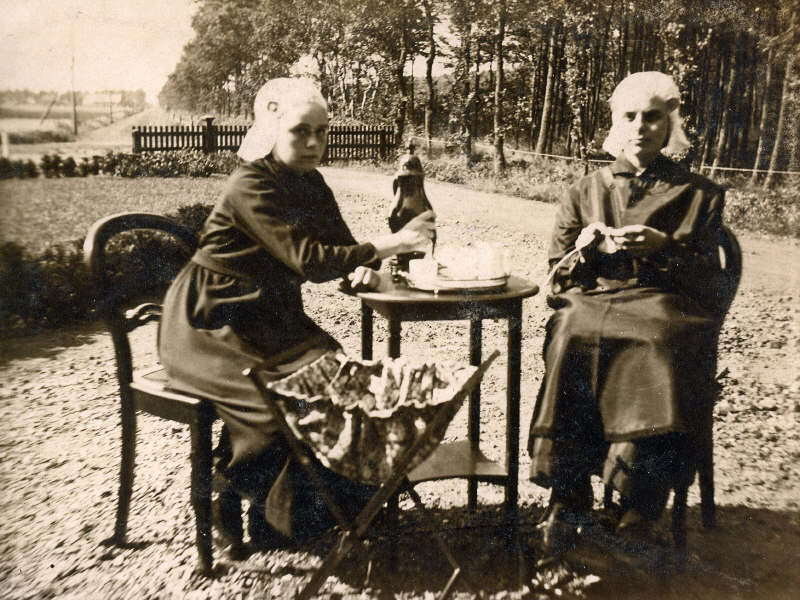 Agnes en Bertha Witteveen